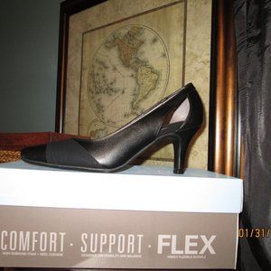 Life Stride Kathy Black 7 New in Box